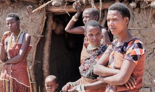非洲原始部落的女人